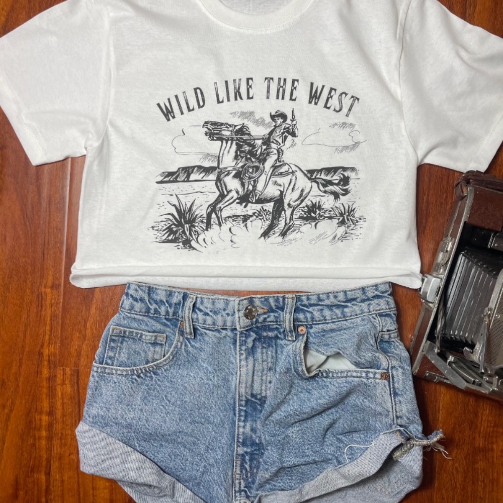 WILD LIKE THE WEST- WESTERN FASHION WHITE GRAPHIC COWGIRL CROP TOP